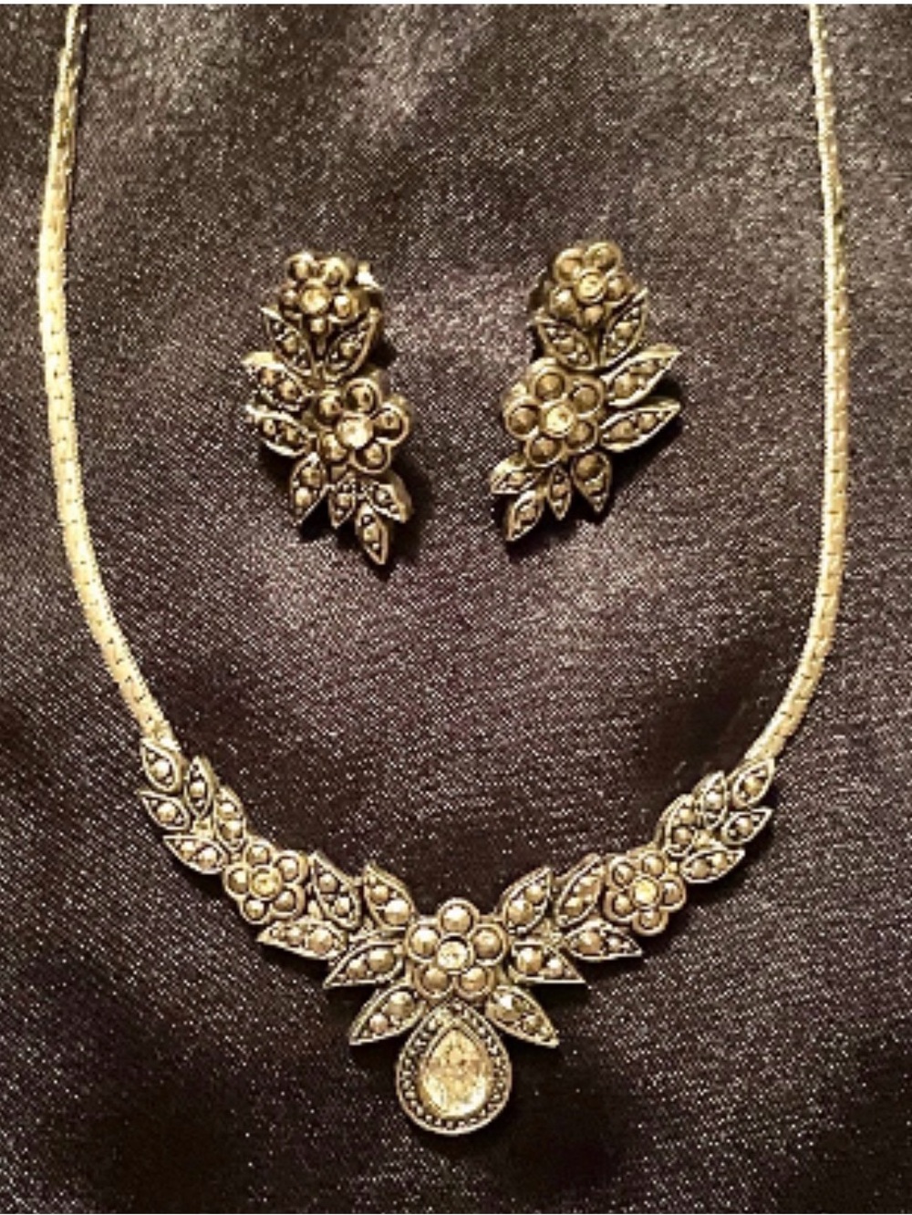 Classic Floral silver-Tone Necklace & Earring Set